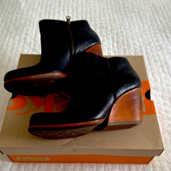 Kork ease wedge booties slightly worn 7.5 B - Picture 1 of 4